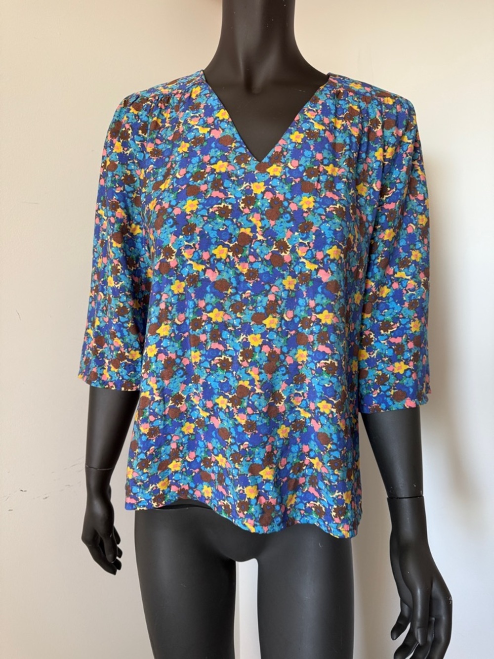 203. NWT ICHI Blue Floral Blouse Boho V-Neck Flowy Sleeve Top